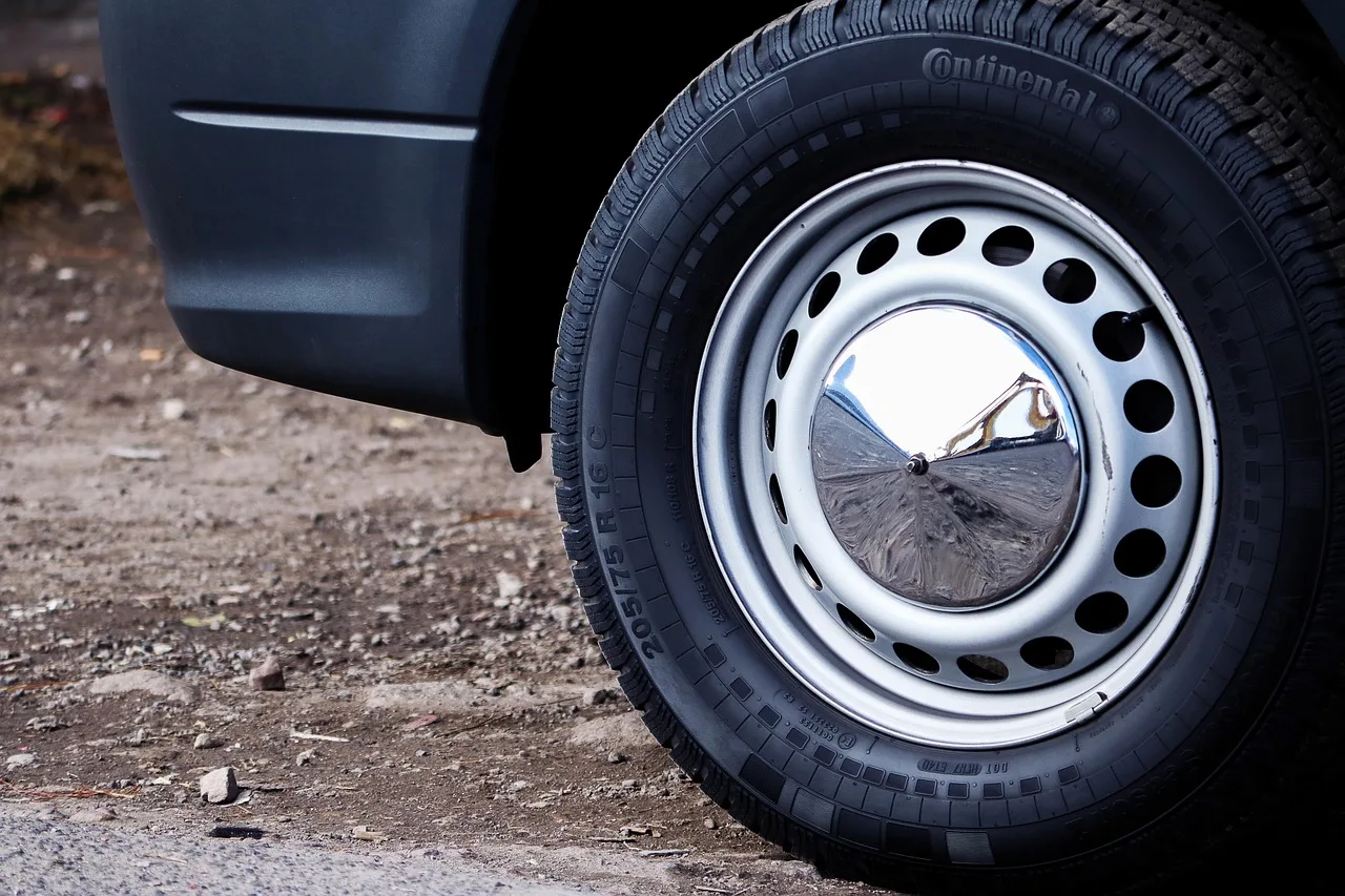wheel, transport, transportation, vehicle, auto, car, automobile, road, drive, travel, truck, traffic, bus, tire, urban, driving, car wallpapers, delivery, blue truck, blue bus. Party rental delivery and maintenance: signal versus noise