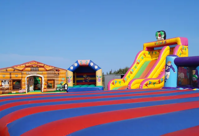 bouncy castles, air cushion, bouncy castle, inflatable, game device, nature, playground, summer, multicoloured, slide. How Phoenix heat changes party rental inventory and delivery timing